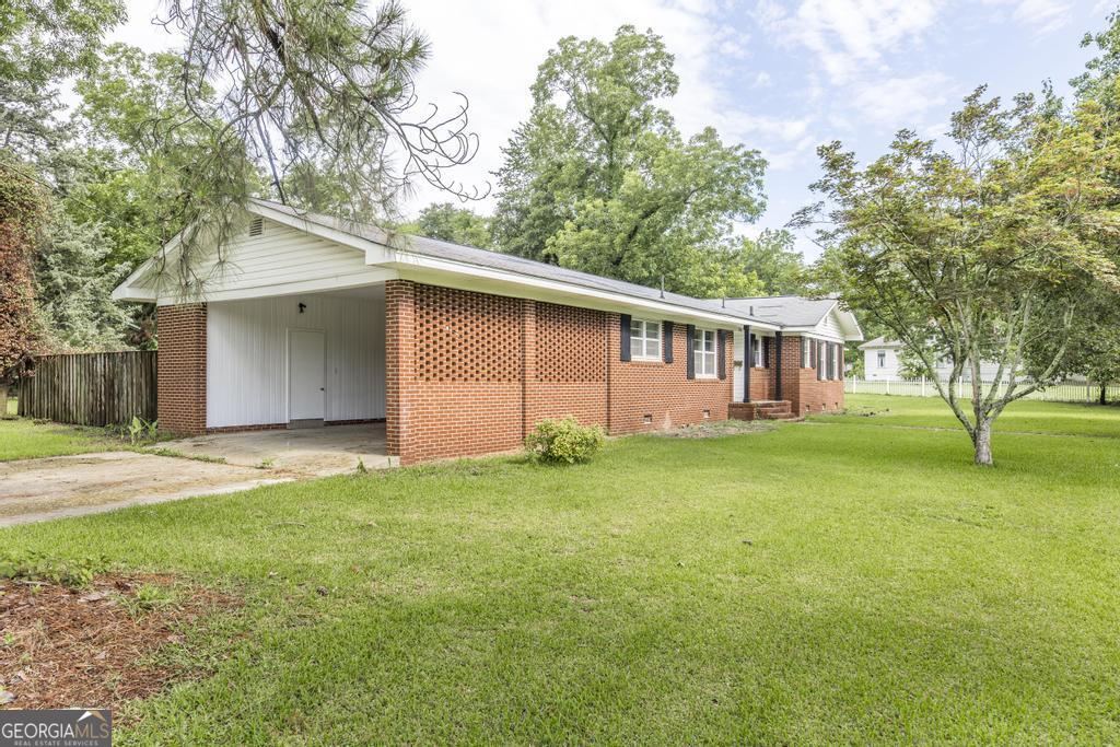 208 South 6th Street Vienna, GA 31092 - Photo 12 of 29 a view of an house with backyard space and garden