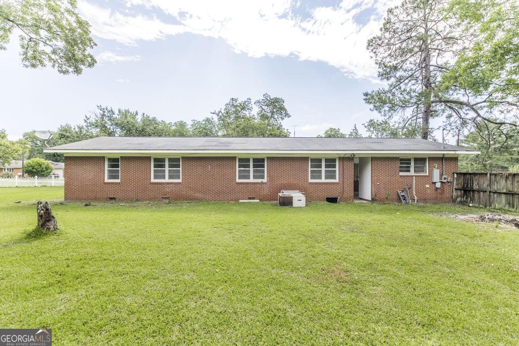 208 South 6th Street Vienna, GA 31092 - Photo 15 of 29 a view of a yard with a house and a yard