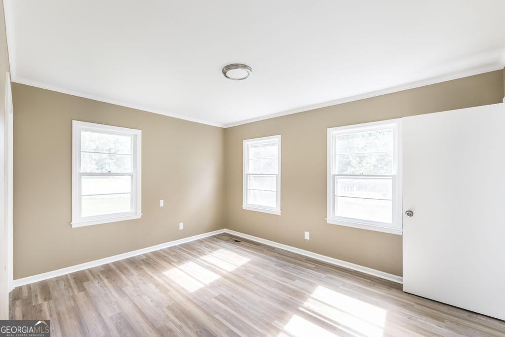 208 South 6th Street Vienna, GA 31092 - Photo 19 of 29 a view of empty room with wooden floor and fan