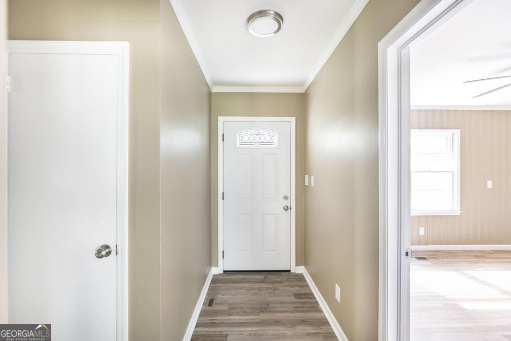 208 South 6th Street Vienna, GA 31092 - Photo 3 of 29 a view of a hallway