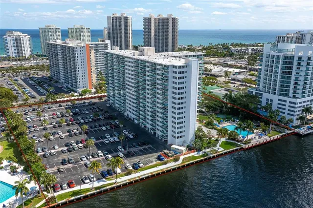 $215,000 | 3233 Northeast 34th Street, Unit 406, Fort Lauderdale, FL 33308