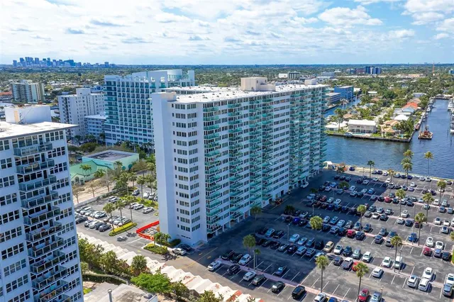 $215,000 | 3233 Northeast 34th Street, Unit 406, Fort Lauderdale, FL 33308