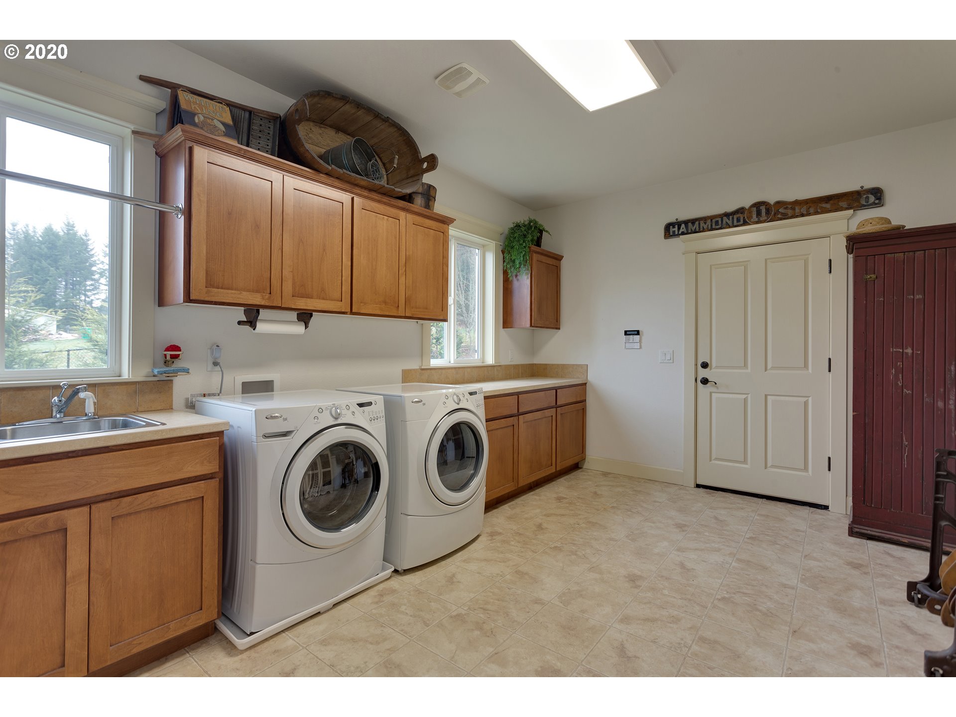 37220 Southeast Bluff Road Boring, OR 97009 - Photo 10 of 26 a utility room with dryer and washer