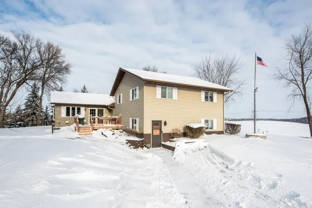 $560,000 | 17395 Highway 114, Starbuck, MN 56381