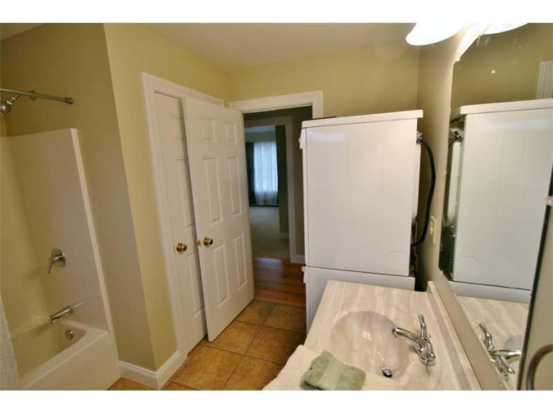 35 Streamside Lane, Unit 4 Bangor, ME 04401 - Photo 8 of 15 Bathroom.