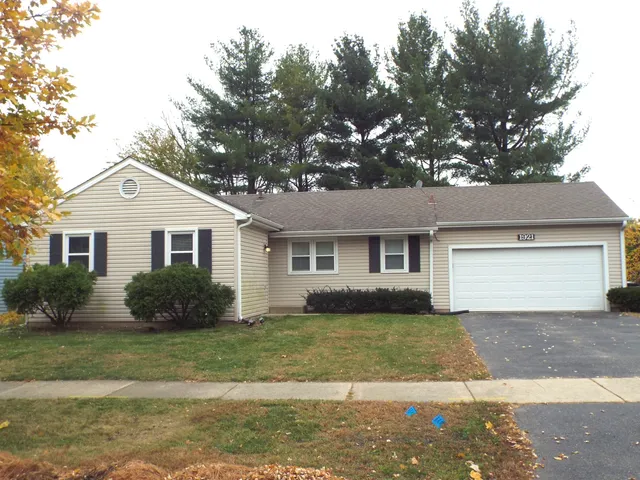 $2,850 | 1921 Stanford Drive, Naperville, IL 60565