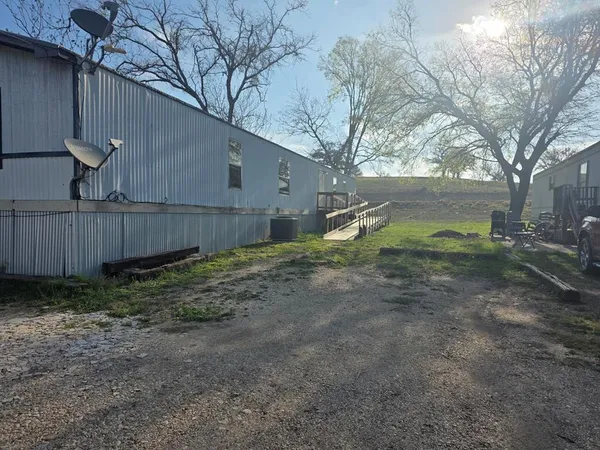 $1,200 | 106 A Clark Street, Ingram, TX 78025