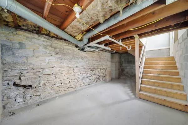 $189,000 | 323 Douglas Avenue, Dixon, IL 61021