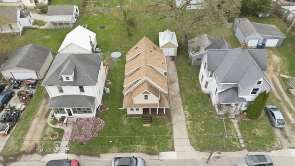 $189,000 | 323 Douglas Avenue, Dixon, IL 61021