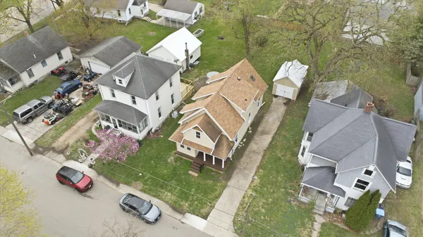 $189,000 | 323 Douglas Avenue, Dixon, IL 61021