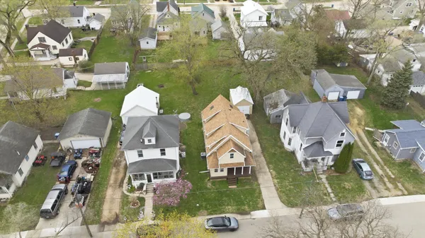 $189,000 | 323 Douglas Avenue, Dixon, IL 61021