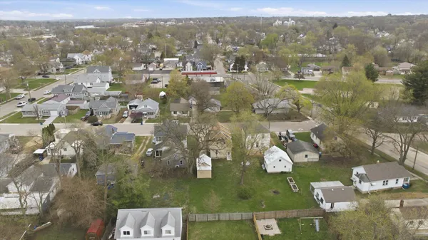 $189,000 | 323 Douglas Avenue, Dixon, IL 61021