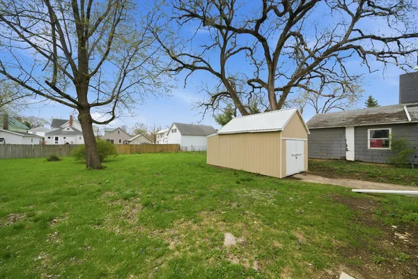 $189,000 | 323 Douglas Avenue, Dixon, IL 61021