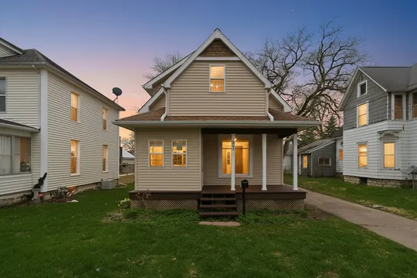 $189,000 | 323 Douglas Avenue, Dixon, IL 61021