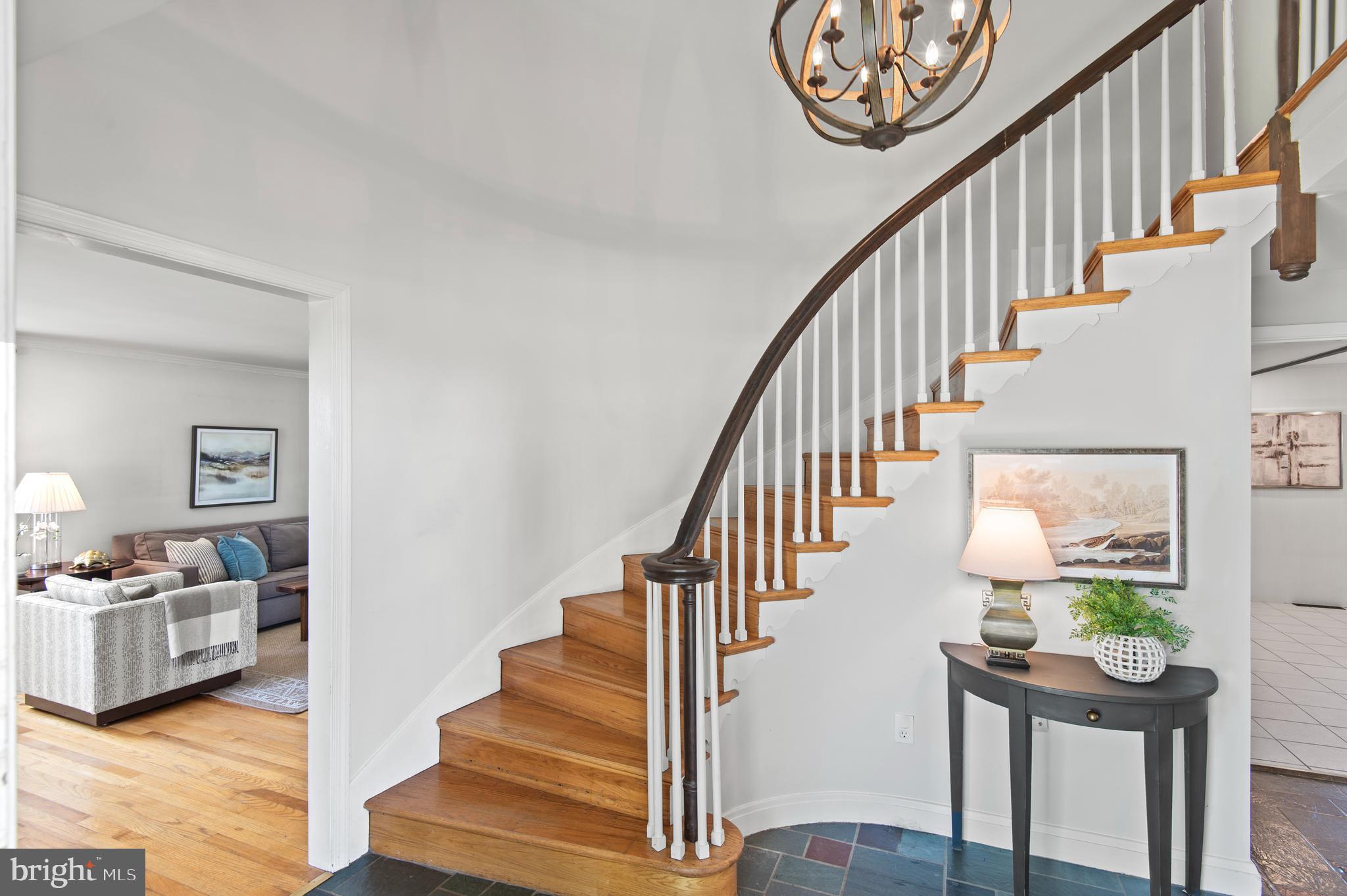 264 East Padonia Road Cockeysville, MD 21030 - Photo 2 of 49 Foyer