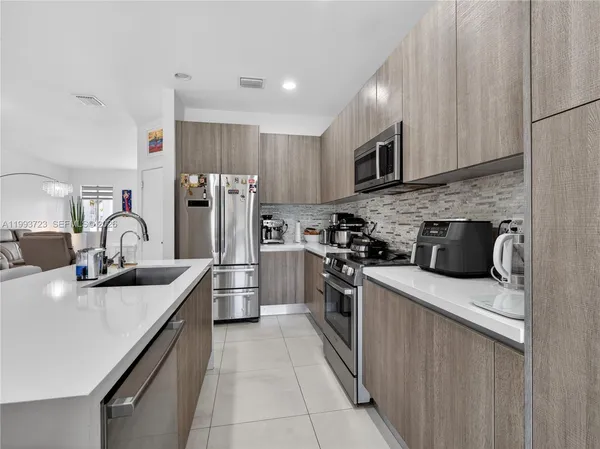 $805,000 | 7159 Northwest 102nd Place, Doral, FL 33178