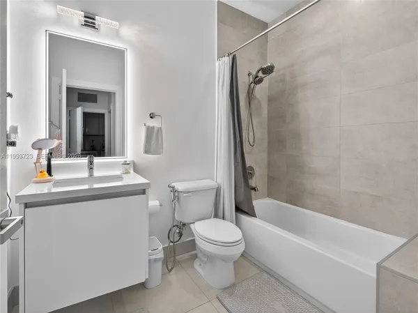 $805,000 | 7159 Northwest 102nd Place, Doral, FL 33178