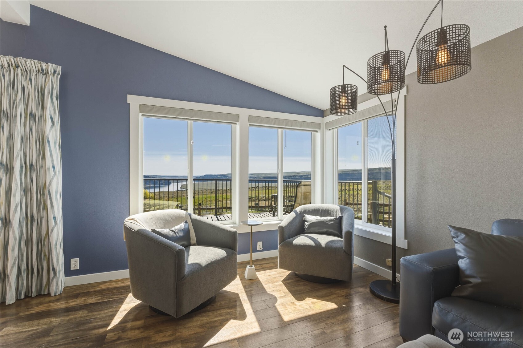 117 Freese Road Quincy, WA 98848 - Photo 4 of 40 a living room with furniture and a floor to ceiling window