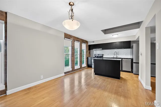 $200,000 | 670 Coeur De Royale Drive, Unit C, Creve Coeur, MO 63141