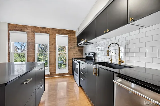 $200,000 | 670 Coeur De Royale Drive, Unit C, Creve Coeur, MO 63141