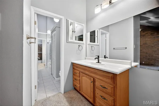 $200,000 | 670 Coeur De Royale Drive, Unit C, Creve Coeur, MO 63141