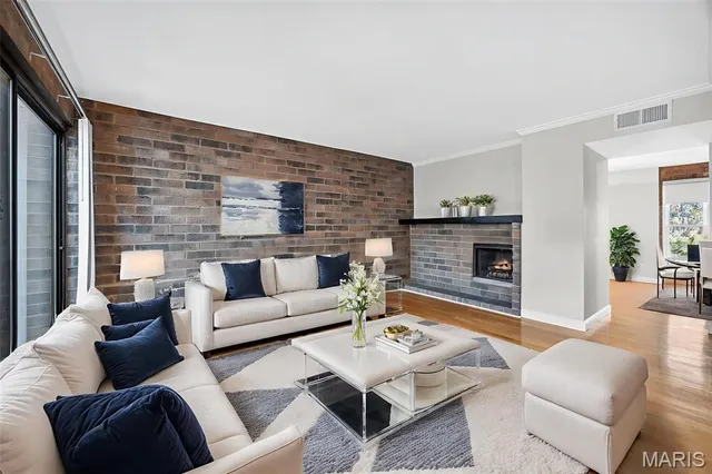 $200,000 | 670 Coeur De Royale Drive, Unit C, Creve Coeur, MO 63141