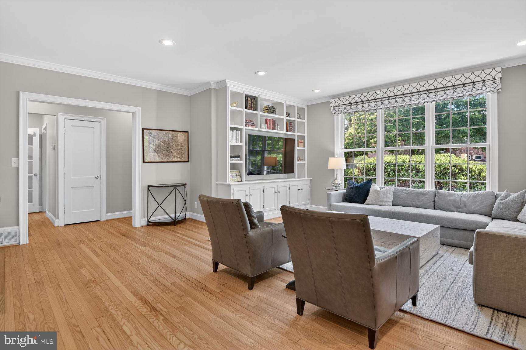 5909 Madawaska Road Bethesda, MD 20816 - Photo 10 of 49