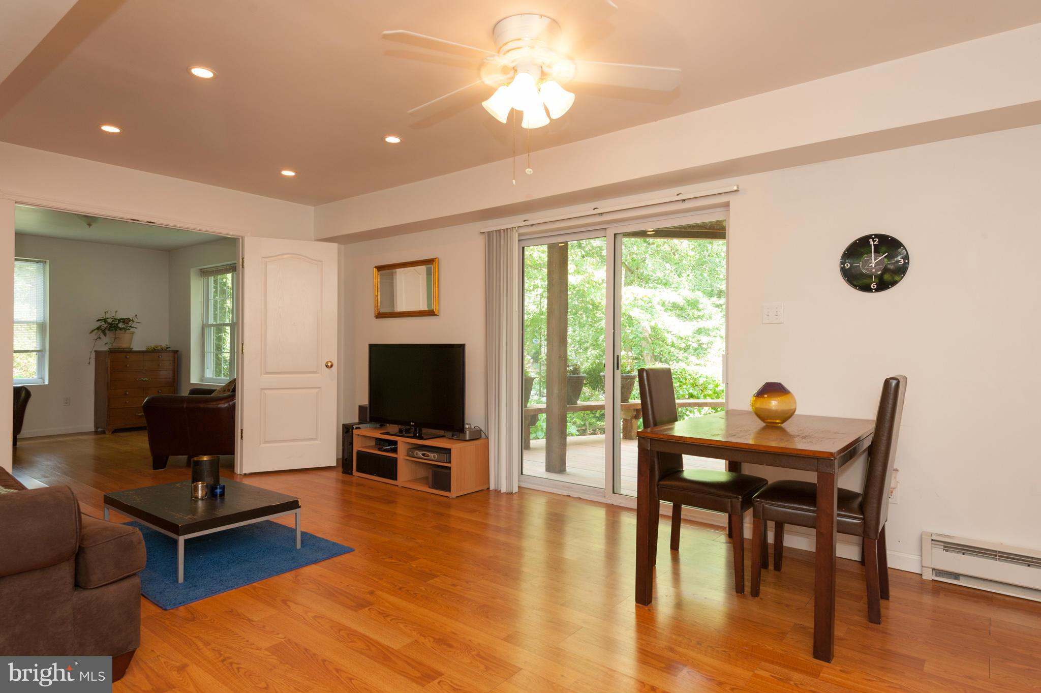 1010 Old Bay Ridge Road Annapolis, MD 21403 - Photo 24 of 30 Living Room