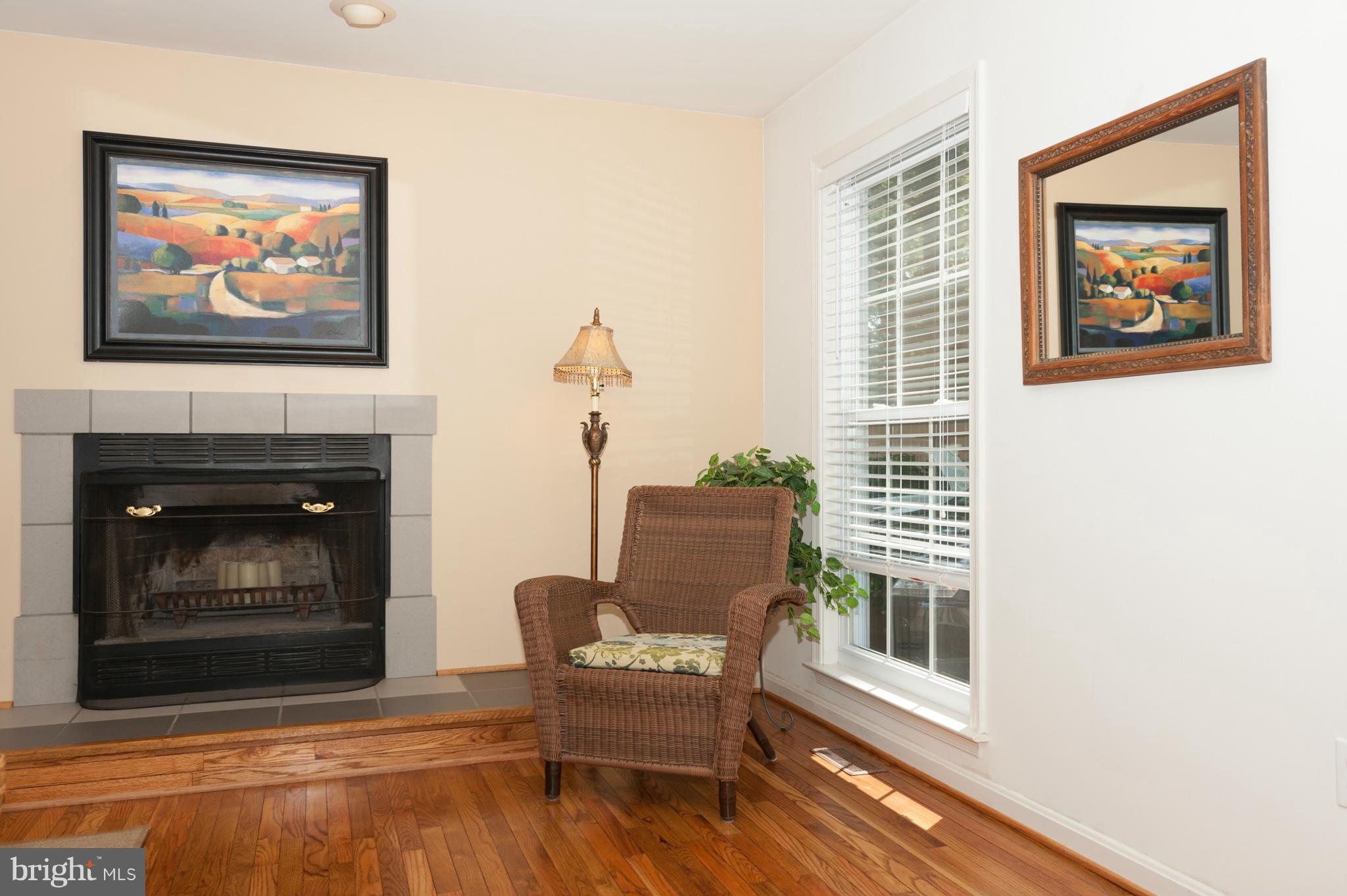 1010 Old Bay Ridge Road Annapolis, MD 21403 - Photo 8 of 30 Living Room