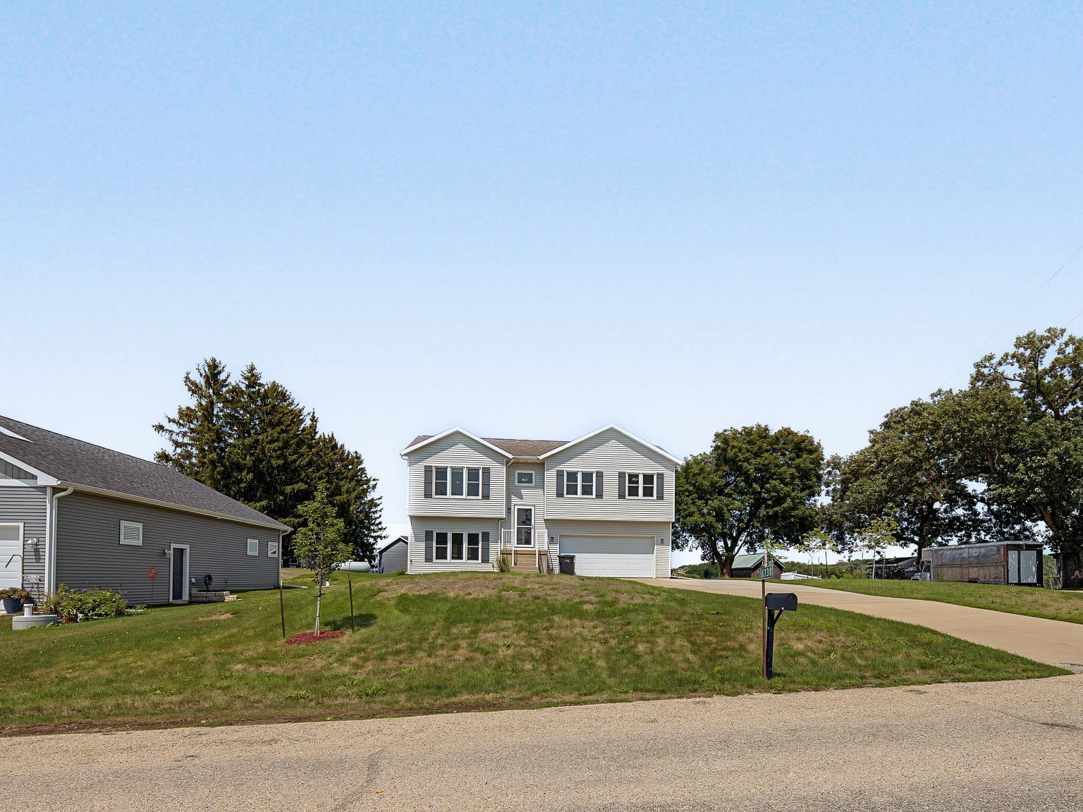 6738 Henry Road Belleville, WI 53508 - Photo 3 of 59 Gallery Image 3