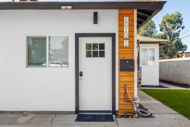 a view of front door and small yard