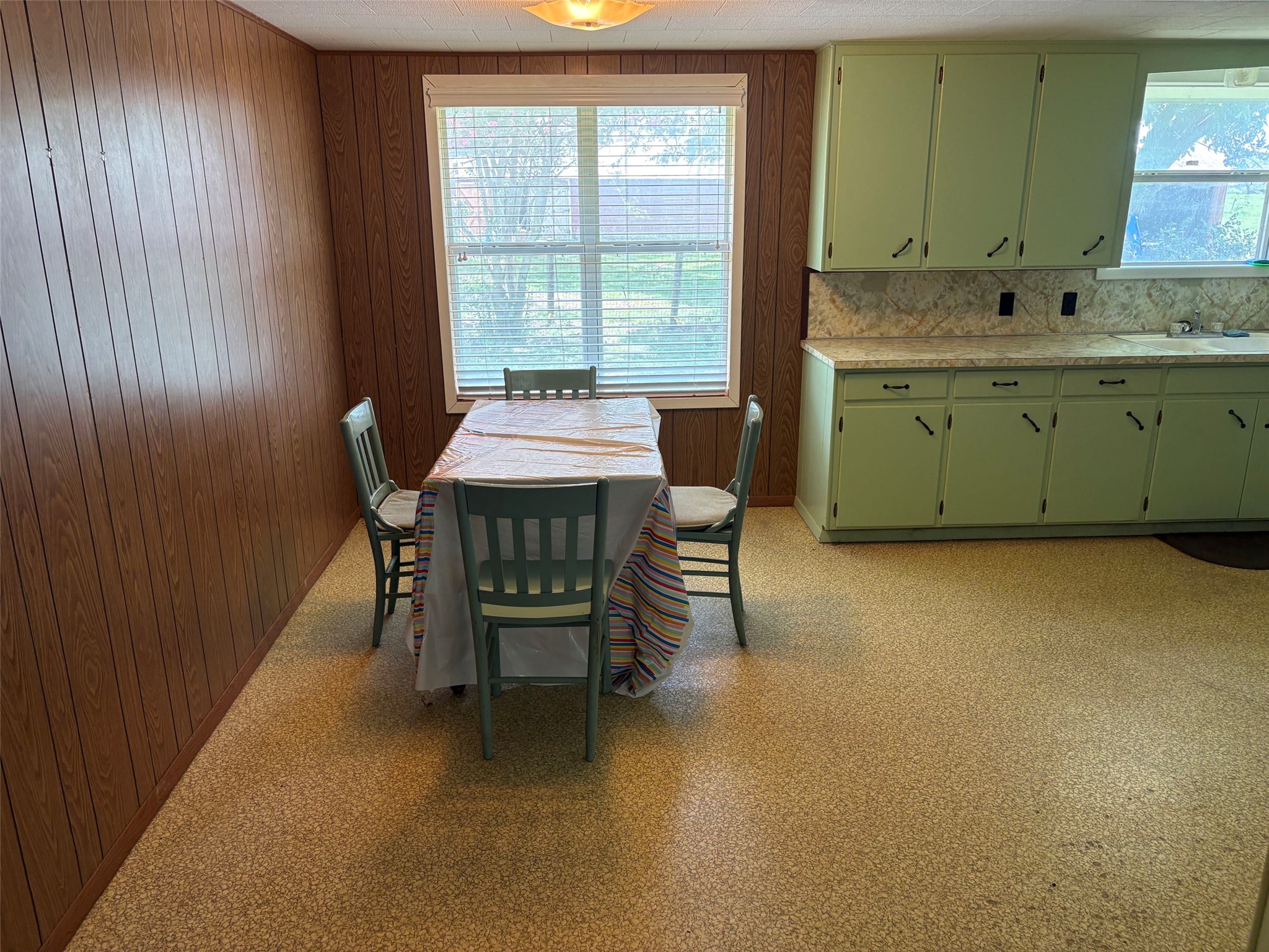 2214 Cr 253 Road Weimar, TX 78962 - Photo 5 of 28 breakfast room