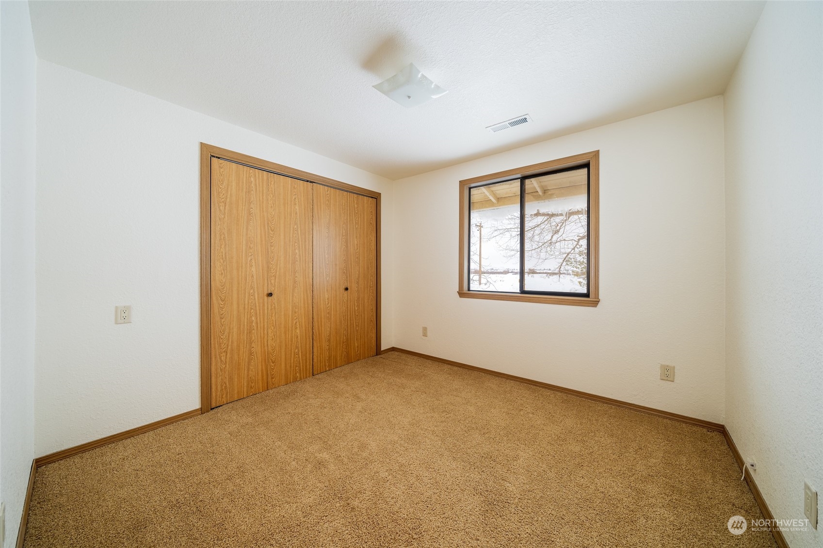 141 Johnson Creek Road Omak, WA 98841 - Photo 12 of 40 an empty room with windows