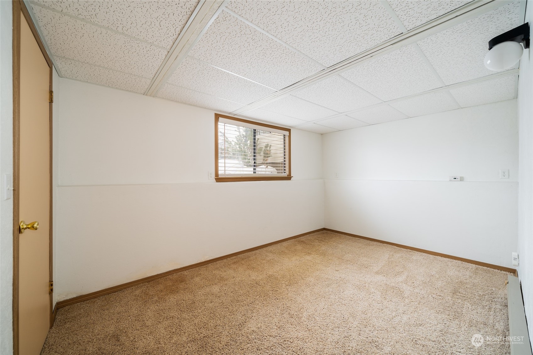 141 Johnson Creek Road Omak, WA 98841 - Photo 33 of 40 an empty room with windows