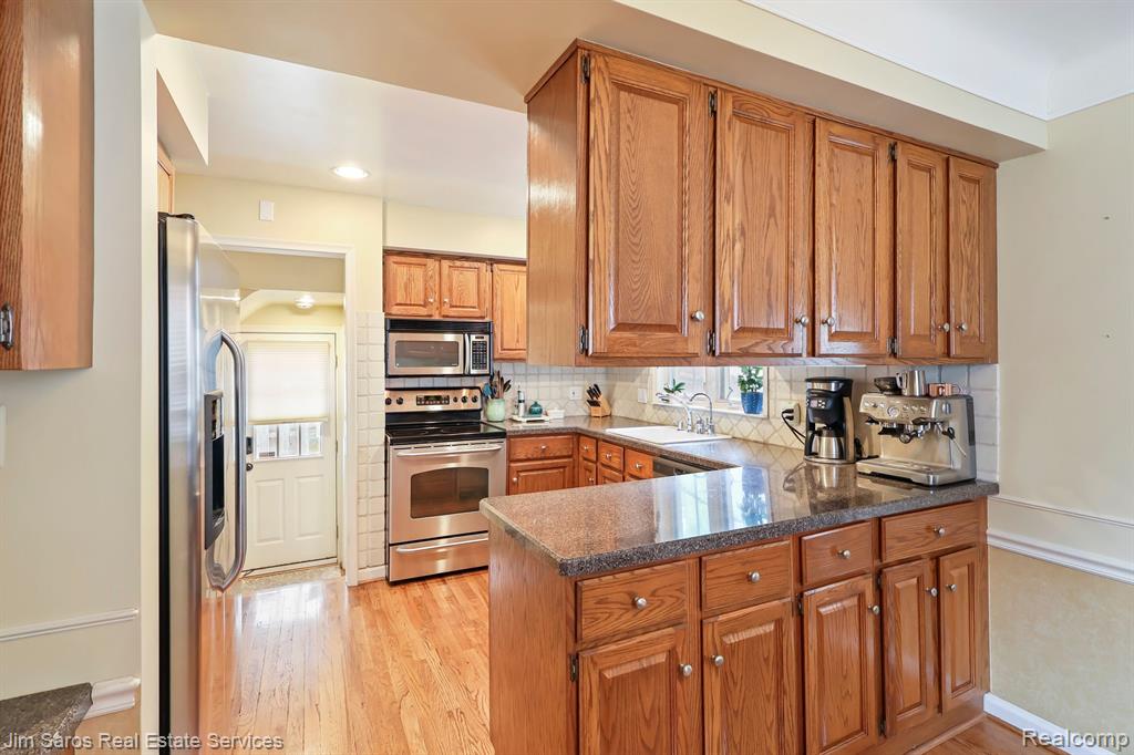 1234 Hampton Road Grosse Pointe Woods, MI 48236 - Photo 9 of 24