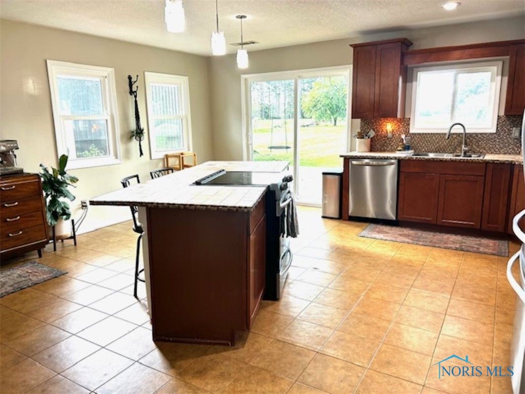 28699 Blanchard Road Defiance, OH 43512 - Photo 18 of 31 Kitchen with new patio doors leading to rear deck