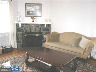 337 Derwyn Road Lansdowne, PA 19050 - Photo 3 of 9 Living Room