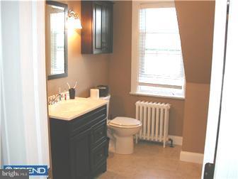 337 Derwyn Road Lansdowne, PA 19050 - Photo 6 of 9 Bathroom