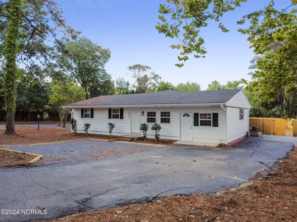$2,000 | 852 North May Street, Southern Pines, NC 28387