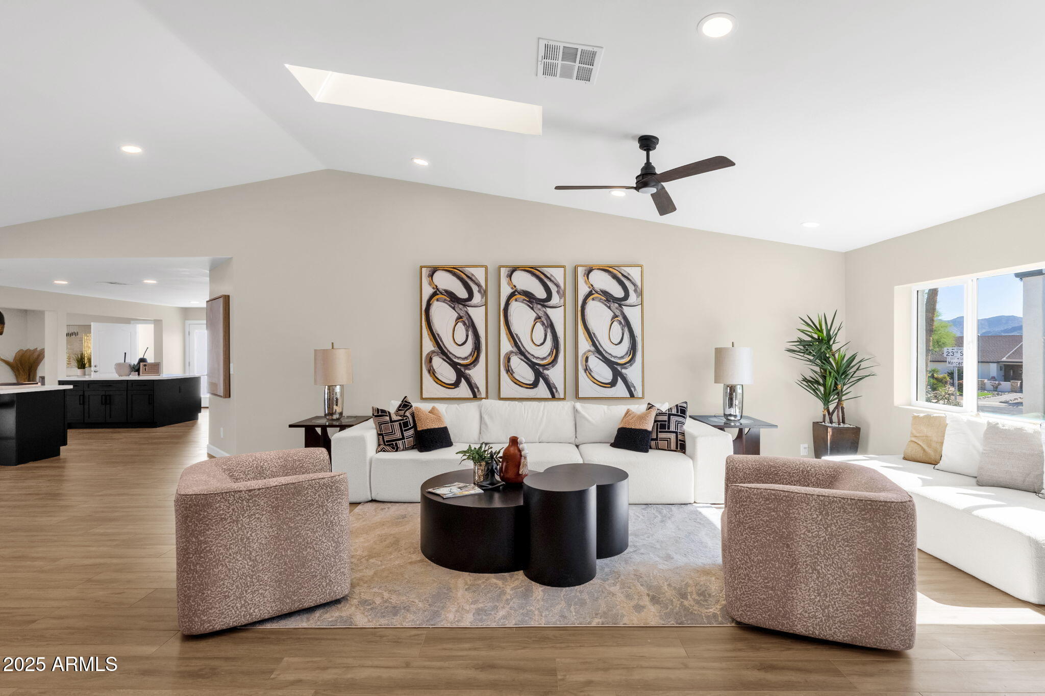 2276 East Mercer Lane Phoenix, AZ 85028 - Photo 17 of 61 13-web-or-mls-2276-e-mercer-ln