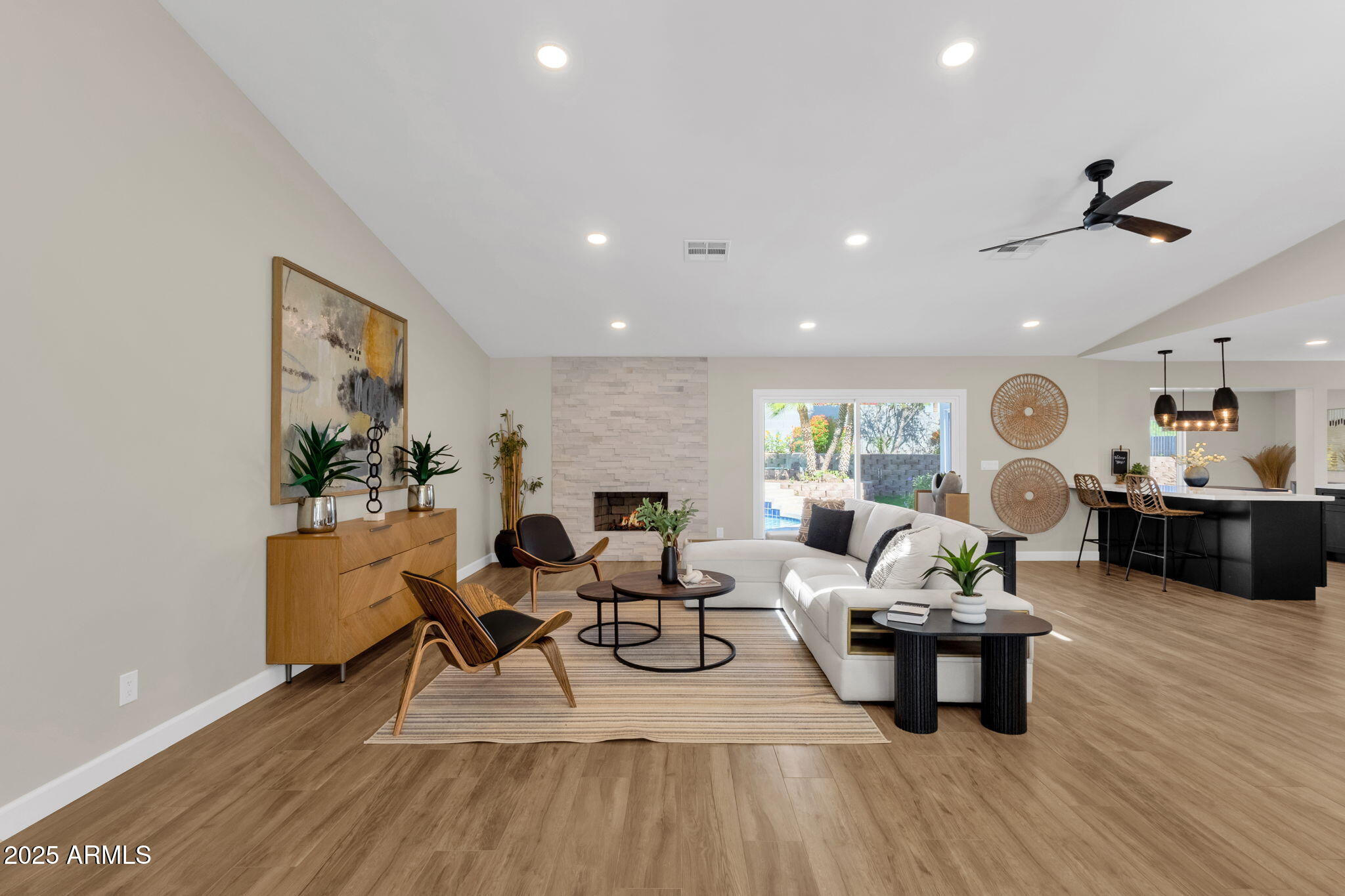 2276 East Mercer Lane Phoenix, AZ 85028 - Photo 18 of 61 a living room with furniture