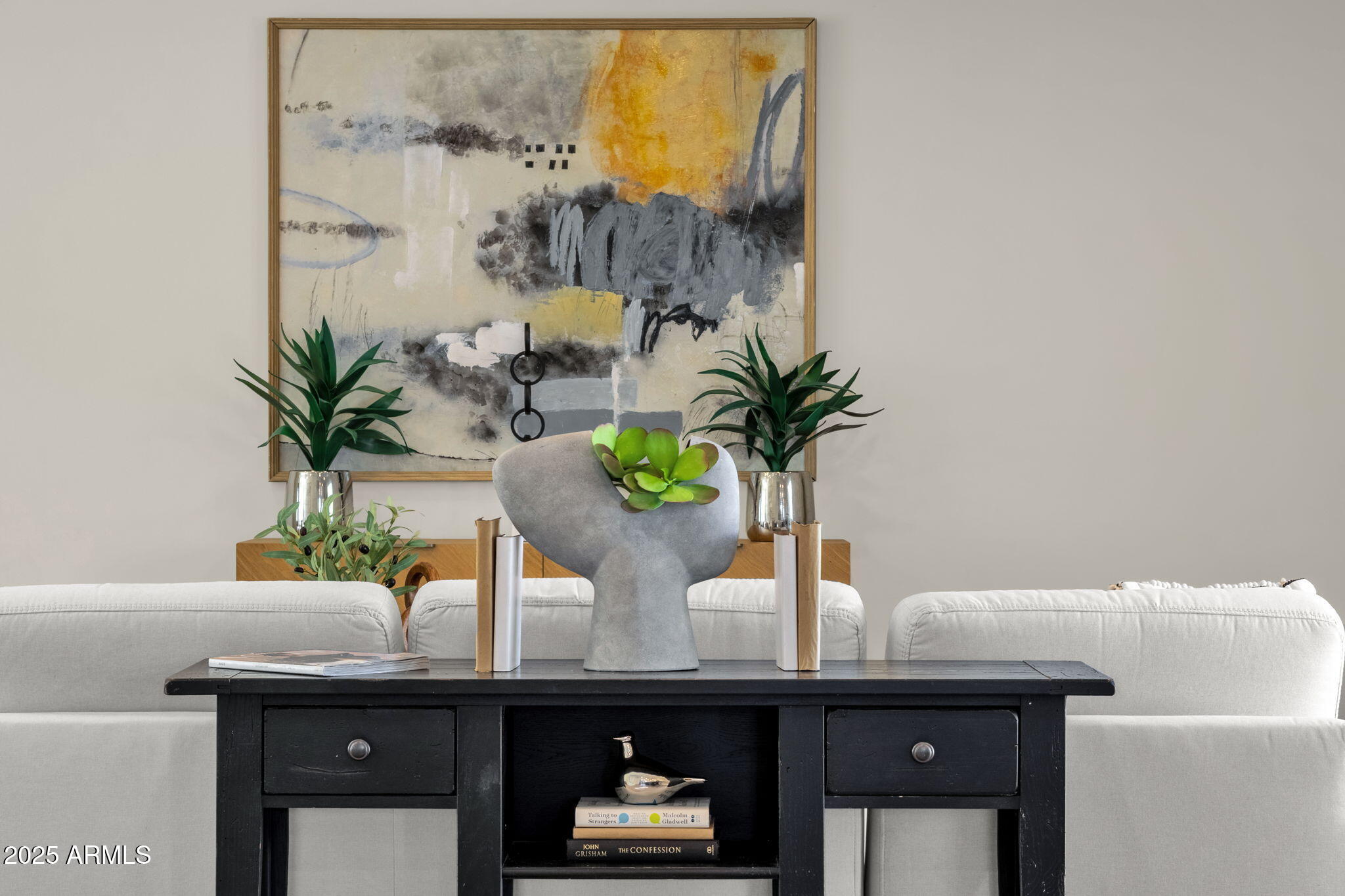 2276 East Mercer Lane Phoenix, AZ 85028 - Photo 22 of 61 a vase of flowers sitting on a table