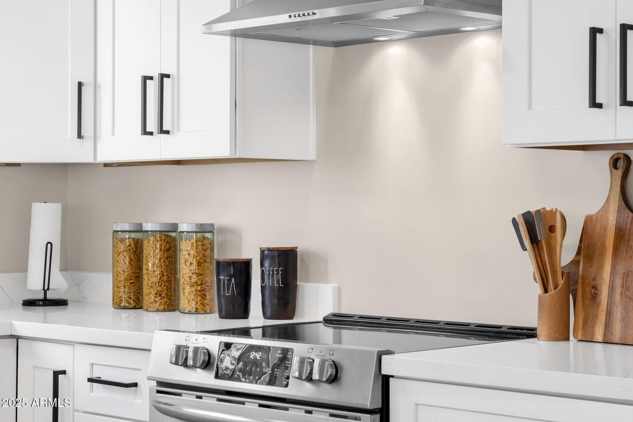 2276 East Mercer Lane Phoenix, AZ 85028 - Photo 29 of 61 27-web-or-mls-2276-e-mercer-ln