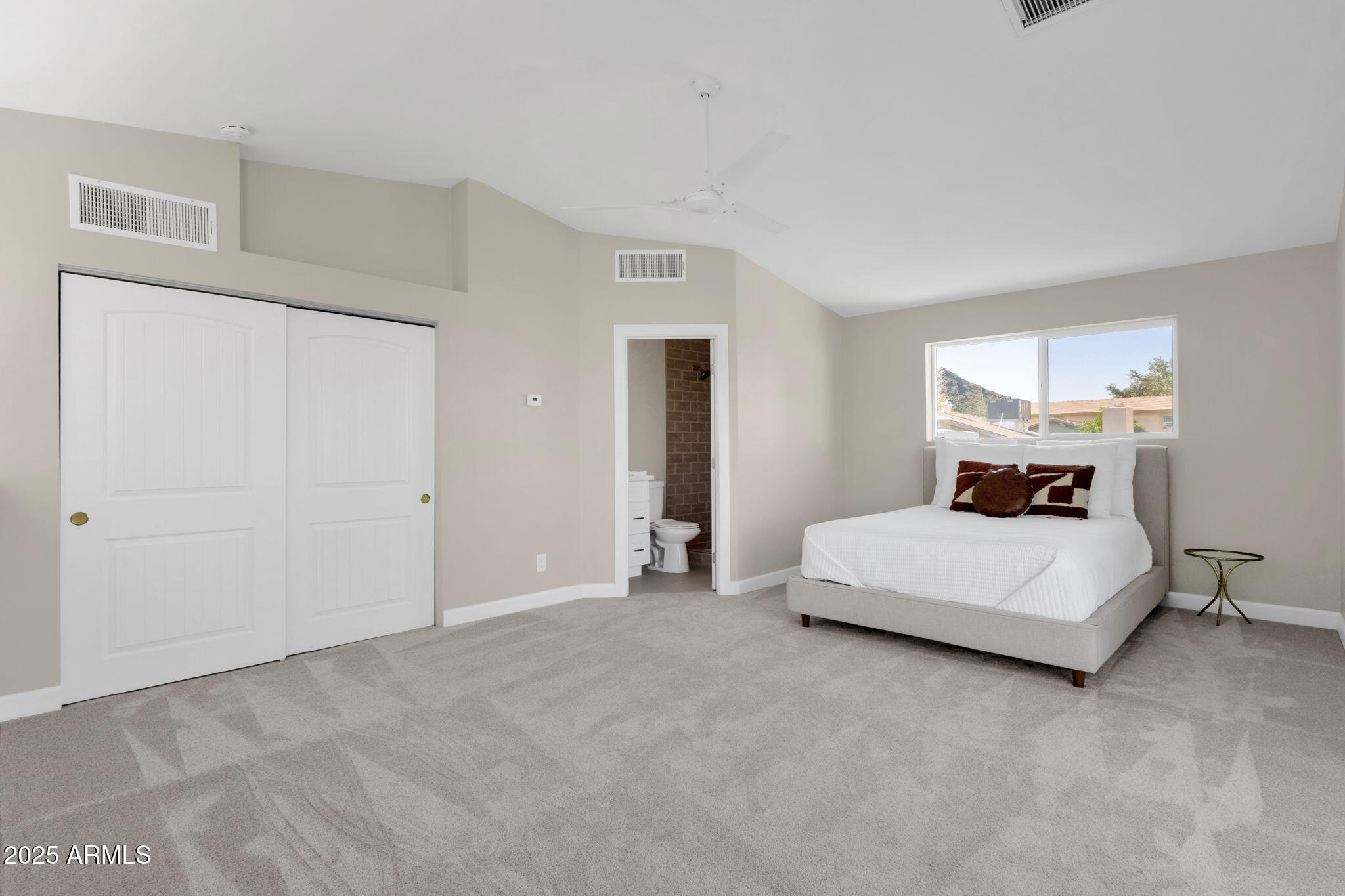 2276 East Mercer Lane Phoenix, AZ 85028 - Photo 36 of 61 a living room with furniture