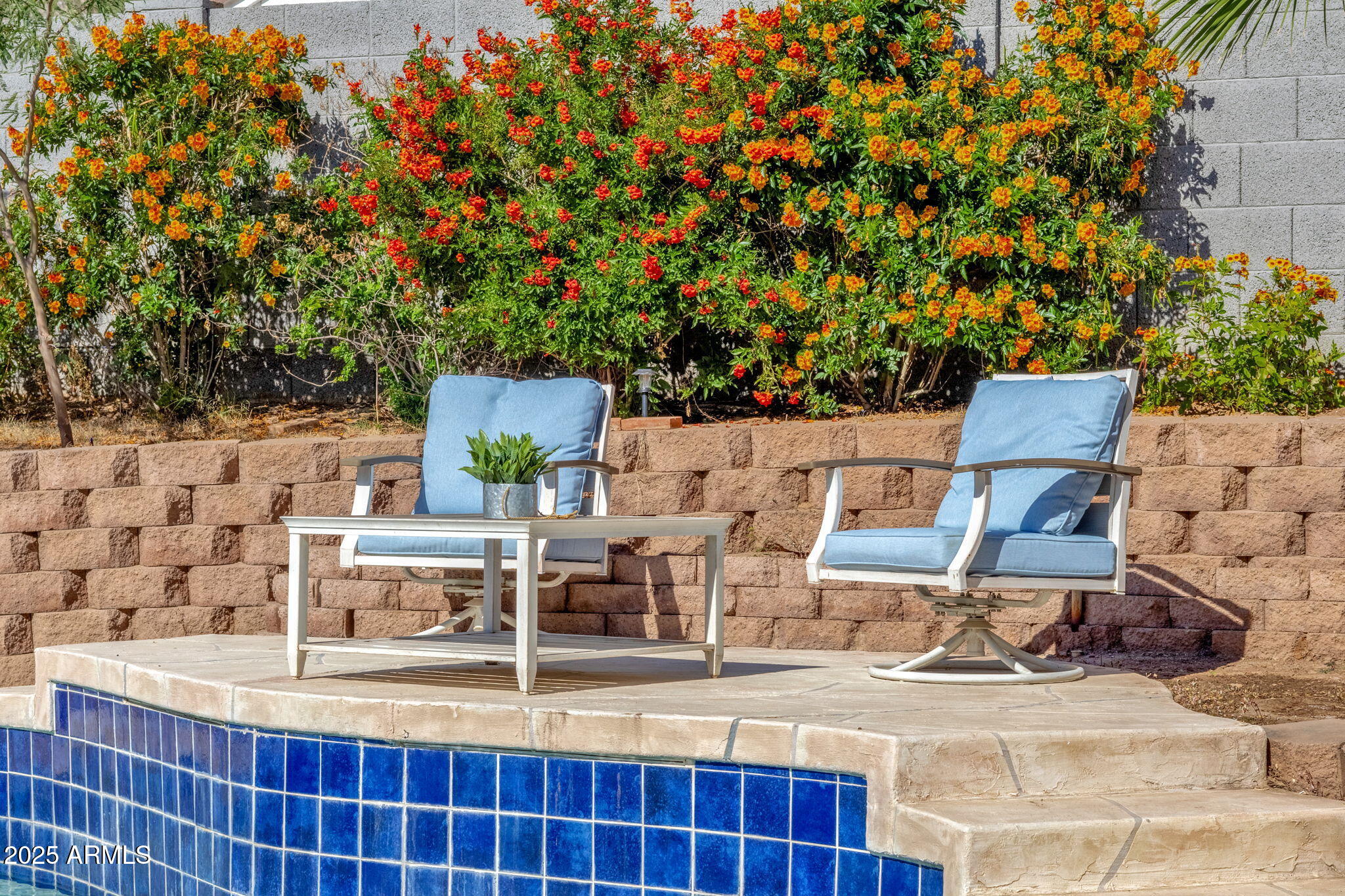2276 East Mercer Lane Phoenix, AZ 85028 - Photo 54 of 61 a view of table and chairs in the patio