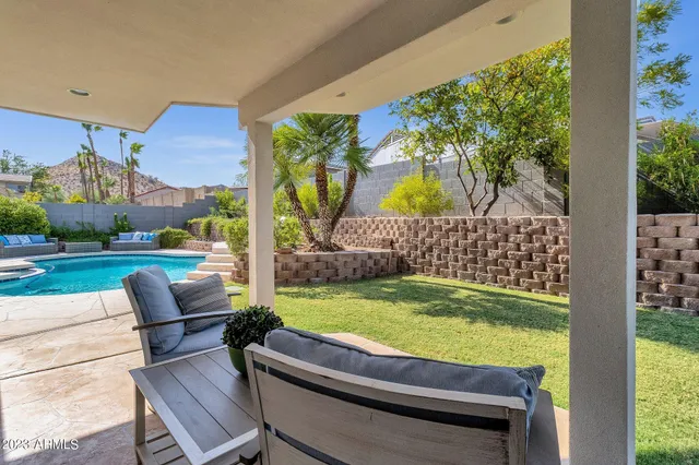 $1,079,000 | 2276 East Mercer Lane, Phoenix, AZ 85028