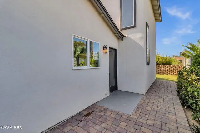 $1,079,000 | 2276 East Mercer Lane, Phoenix, AZ 85028