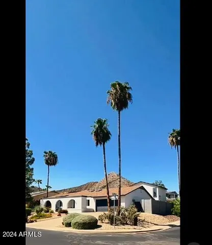 $1,079,000 | 2276 East Mercer Lane, Phoenix, AZ 85028