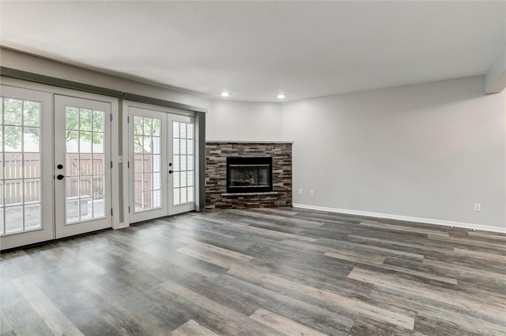 10553 Riley Street Overland Park, KS 66212 - Photo 13 of 34