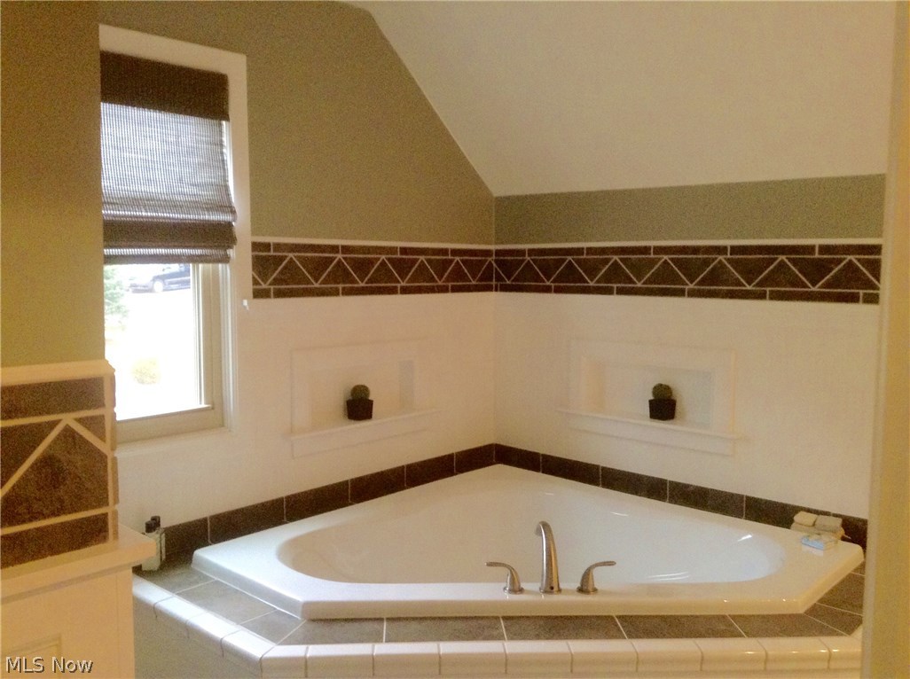 6580 Lakeview Road Hanoverton, OH 44423 - Photo 19 of 35 Master bath.